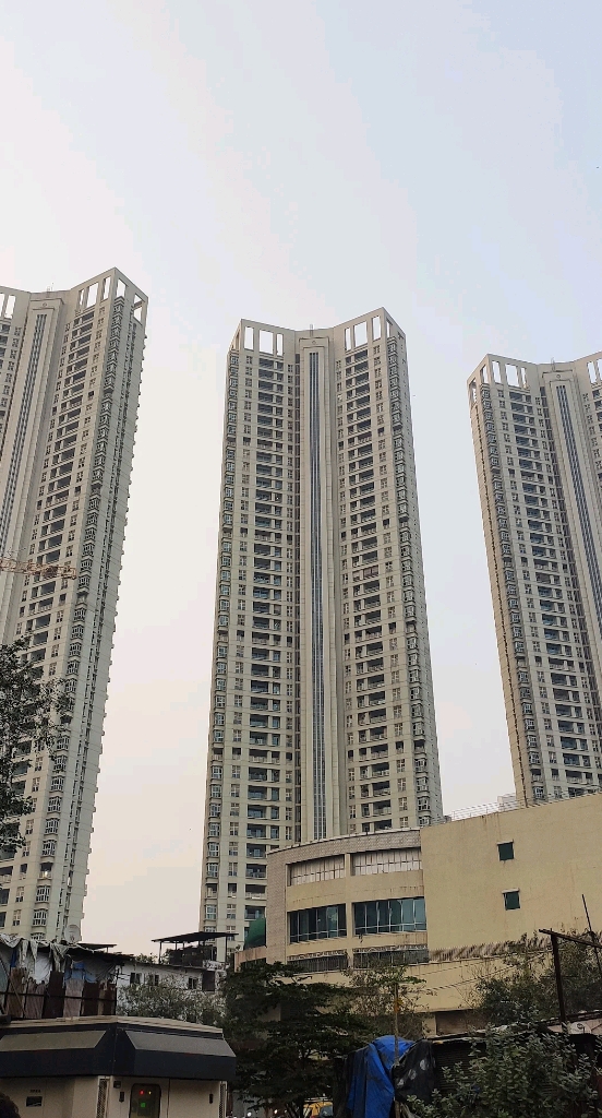 3 BHK + Servant Room Apartment For Sale in K Raheja Vivarea