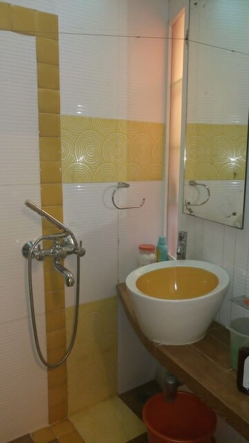 Bathroom in 1 BHK Apartment at Geeta Bhavan, Breach Candy – for Sale