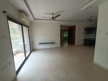 Room in 4 BHK Apartment at Kodambakkam – for Rent