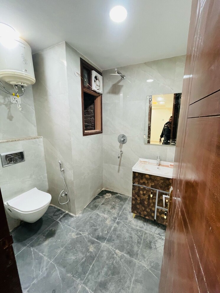 Bathroom, chattarpur 4 Bedroom 1550 Sq.Ft. Builder Floor In Chattarpur Delhi 8230633