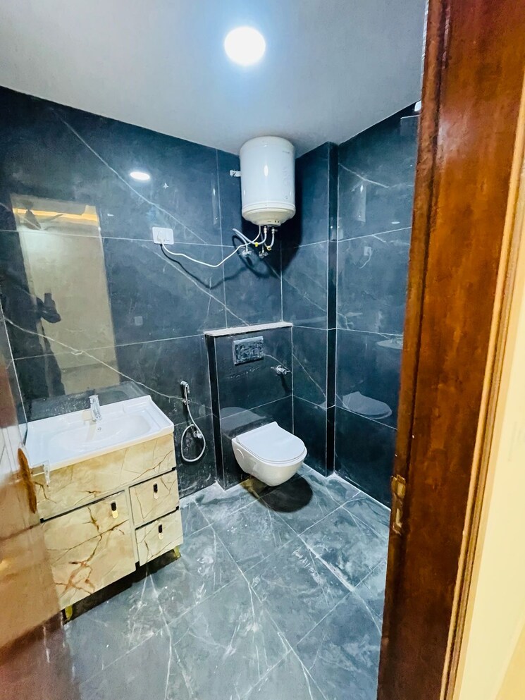 Bathroom, chattarpur 4 Bedroom 1550 Sq.Ft. Builder Floor In Chattarpur Delhi 8230633