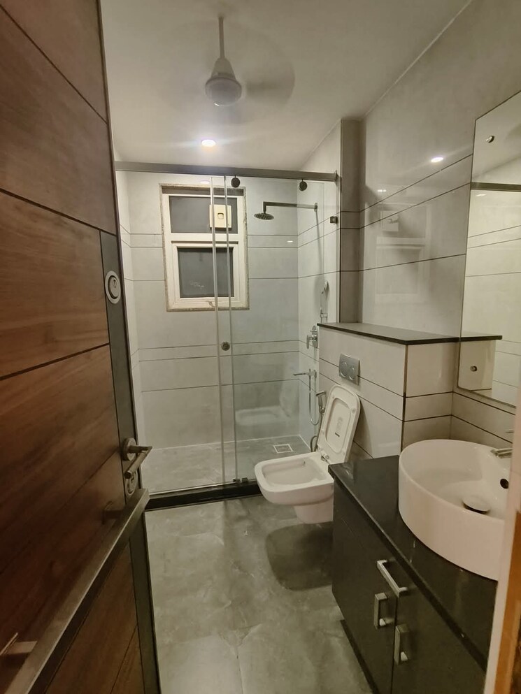 Bathroom, sector 4 3 Bedroom 263 Sq.Yd. Builder Floor In Sector 4 Gurgaon 8230662