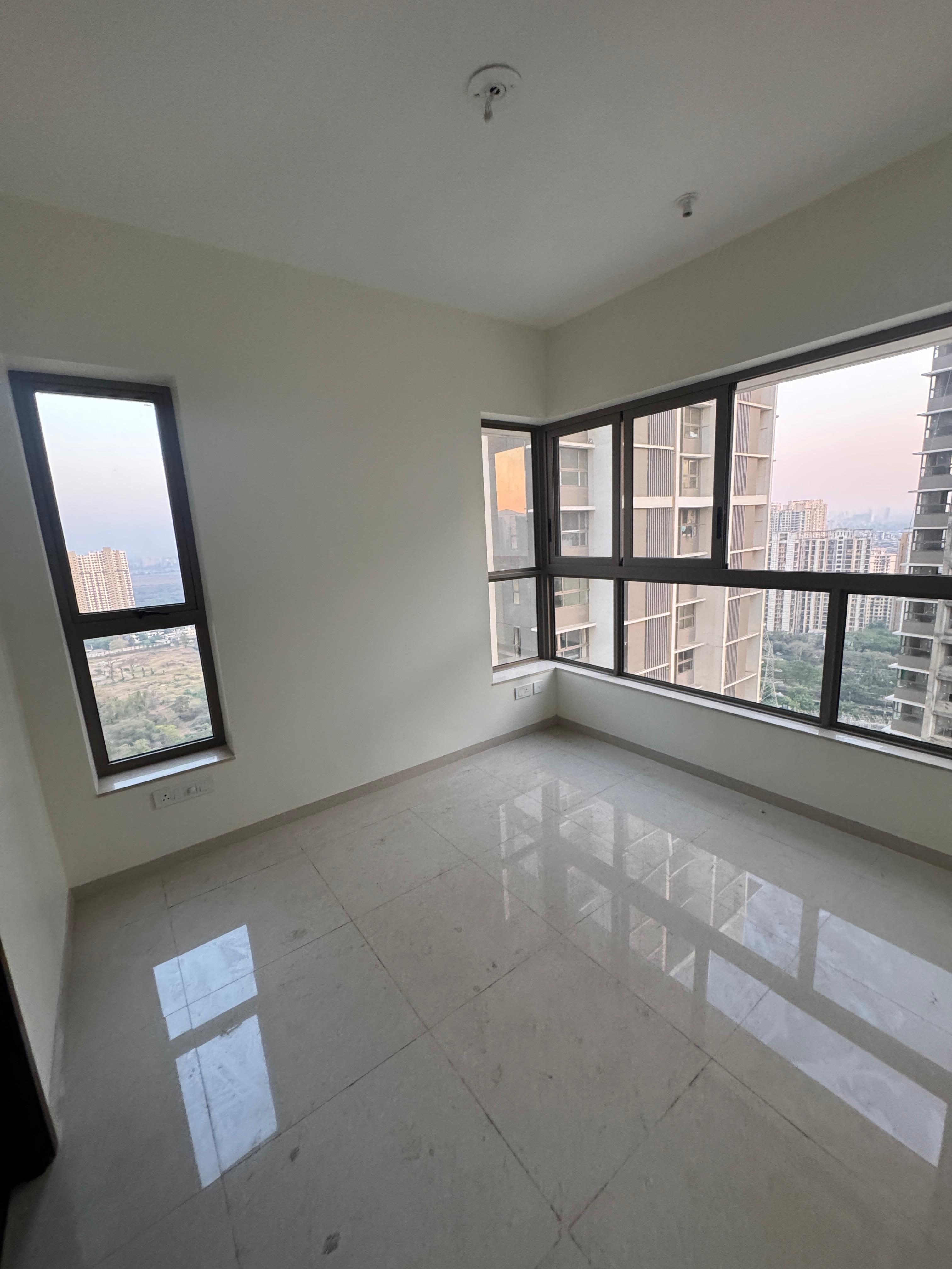 2 BHK + Extra Room Apartment For Sale in Kalpataru Paramount