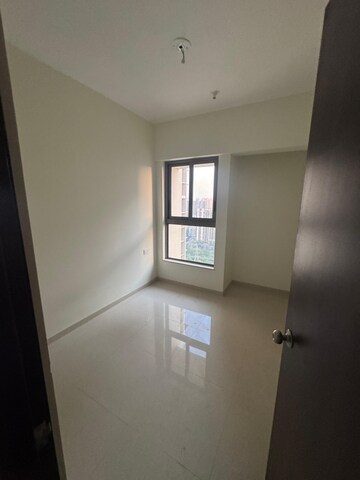Room in 2 BHK Apartment at Kalpataru Paramount, Kapur Bawdi – for Sale