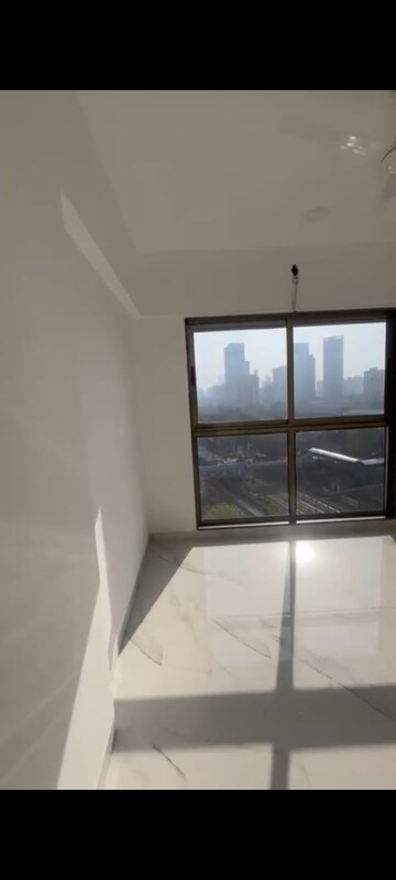 Room in 4 BHK Apartment at Ishan CHS Matunga, Matunga East – for Rent