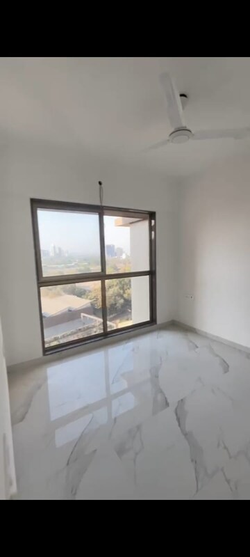 Room in 4 BHK Apartment at Ishan CHS Matunga, Matunga East – for Rent