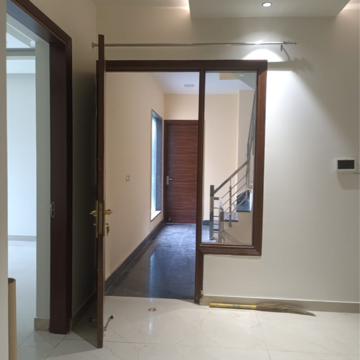  4 BHK Builder Floor at Sector 9 – for Rent