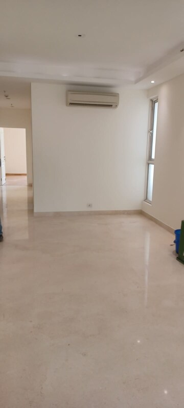 Room in 3.5 BHK Apartment at M3M Golf Estate, Sector 65 – for Rent