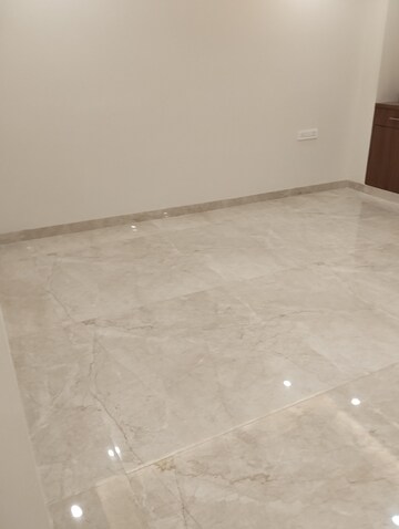 Room in 4 BHK Builder Floor at Anand Vihar – for Rent