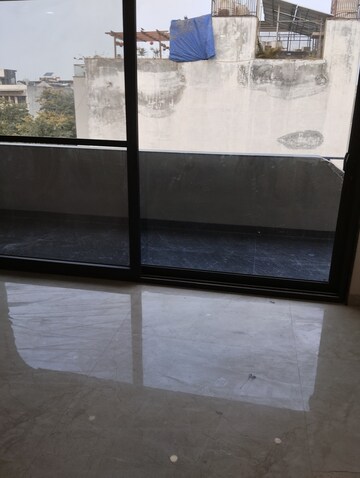Furnished Amenities in 4 BHK Builder Floor at Anand Vihar – for Rent