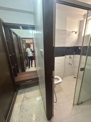 Attached Bathroom in 4 BHK Apartment at Banjara Hills – for Rent