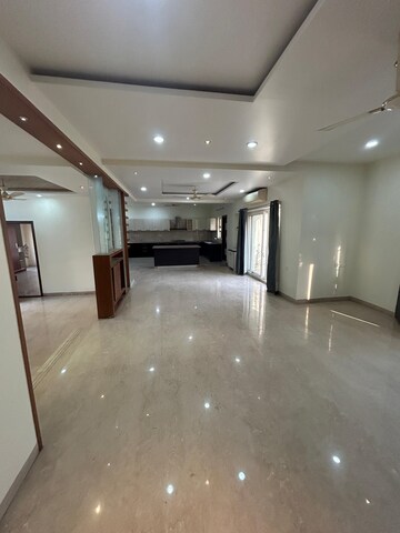 Room in 4 BHK Apartment at Banjara Hills – for Rent