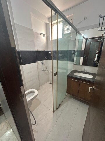 Attached Bathroom in 4 BHK Apartment at Banjara Hills – for Rent