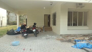 Parking in 5 BHK Independent House at Kokapet – for Rent