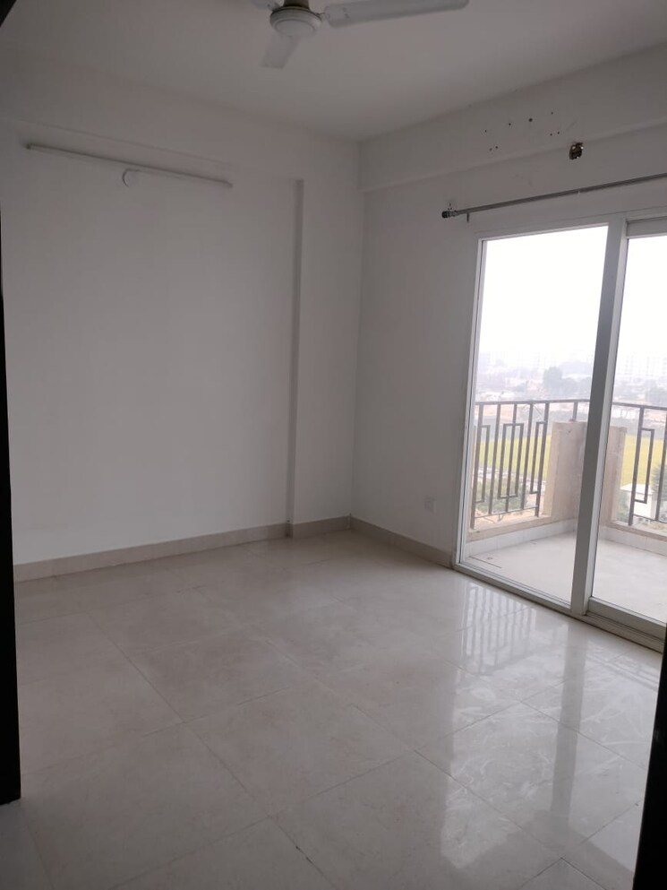 Room, signature-global-proxima 2 Bedroom 809 Sq.Ft. Apartment In Sector 89 Gurgaon 8231369