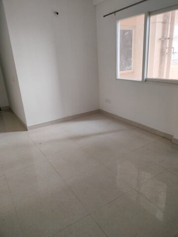 Room in 2 BHK Apartment at Signature Global Proxima, Sector 89 – for Rent