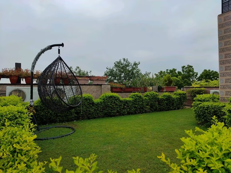 Garden, panchsheel enclave 4 Bedroom 2250 Sq.Ft. Builder Floor In Panchsheel Enclave Delhi 8231297