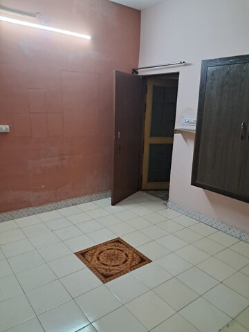 Room in 5 BHK Independent House at Kalyanpur East – for Rent