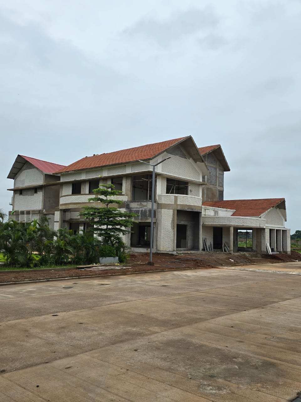 Plot For Sale in Royale Avenue 