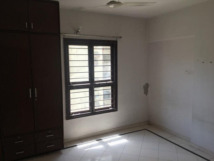 Room, satellite 2 Bedroom 1200 Sq.Ft. Apartment In Satellite Ahmedabad 8231489
