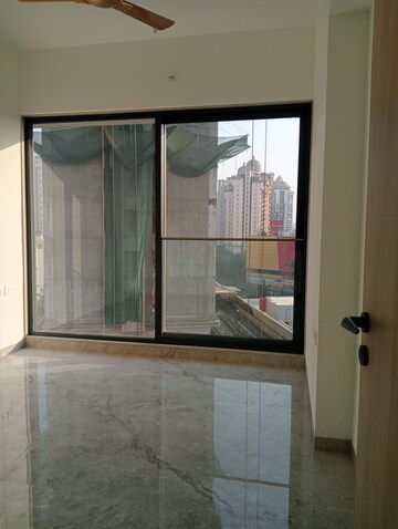 Room in 2 BHK Apartment at Viceroy Savana, Kandivali East – for Rent