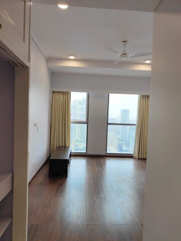 Room in 4 BHK Apartment at Bombay Realty Island City Center, Dadar East – for Rent