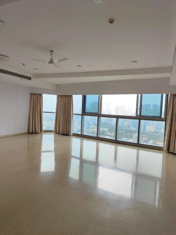 Room in 4 BHK Apartment at Bombay Realty Island City Center, Dadar East – for Rent
