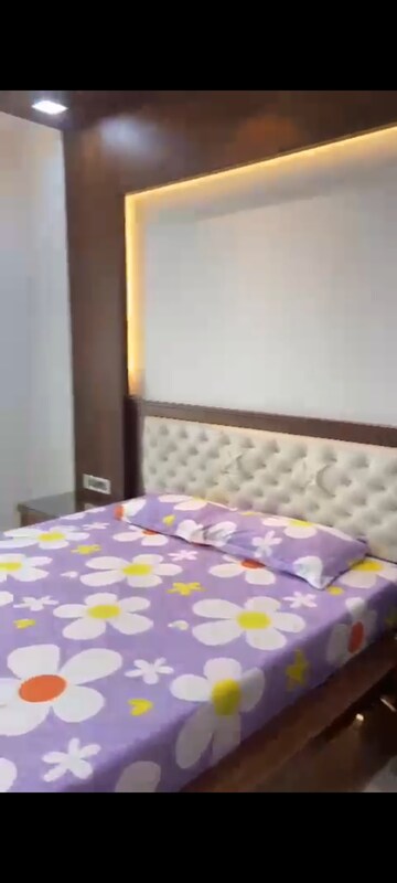 Bedroom in 4 BHK Apartment at Hiranandani Heritage, Kandivali West – for Rent