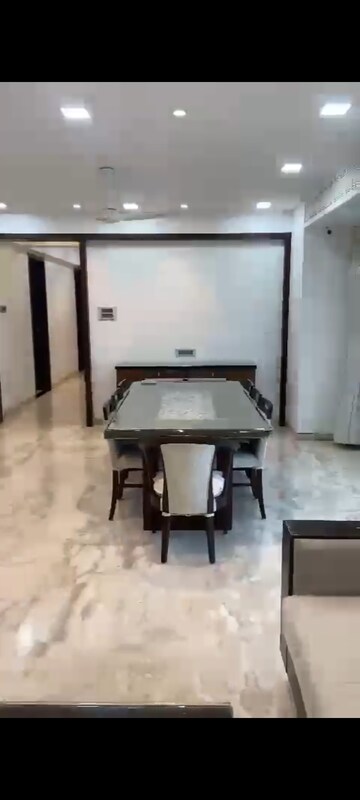 Master Bedroom in 4 BHK Apartment at Hiranandani Heritage, Kandivali West – for Rent