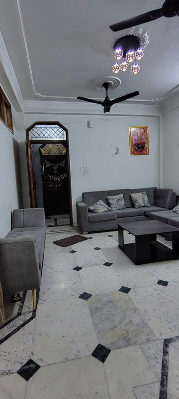Furnished Amenities in 3 BHK Builder Floor at Vaishali Sector 5 – for Rent