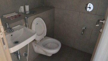 Bathroom in 4 BHK Apartment at Rustomjee Crown, Prabhadevi – for Rent