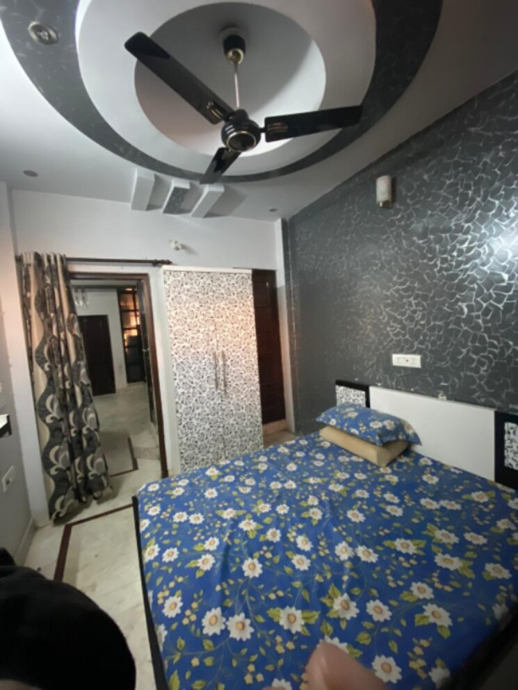 Bedroom, paschim vihar 2.5 Bedroom 84 Sq.Yd. Builder Floor In Paschim Vihar Delhi 8231657