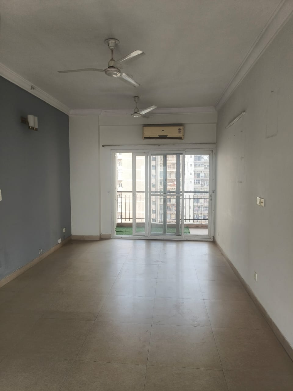 3.5 BHK + Servant Room Apartment For Sale in Sector 52