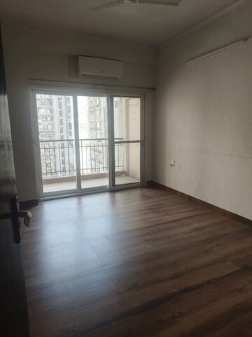 Room in 3.5 BHK Apartment at Antriksh Nature, Sector 52 – for Sale