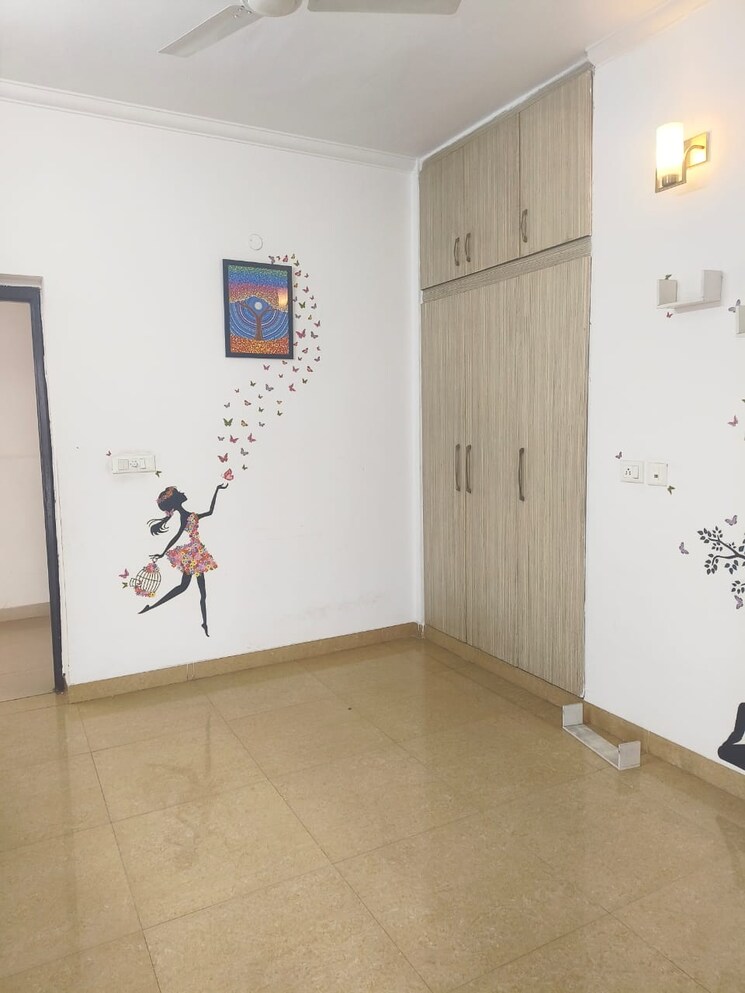 Room, sector 52 3.5 Bedroom 1925 Sq.Ft. Apartment In Sector 52 Noida 8231806