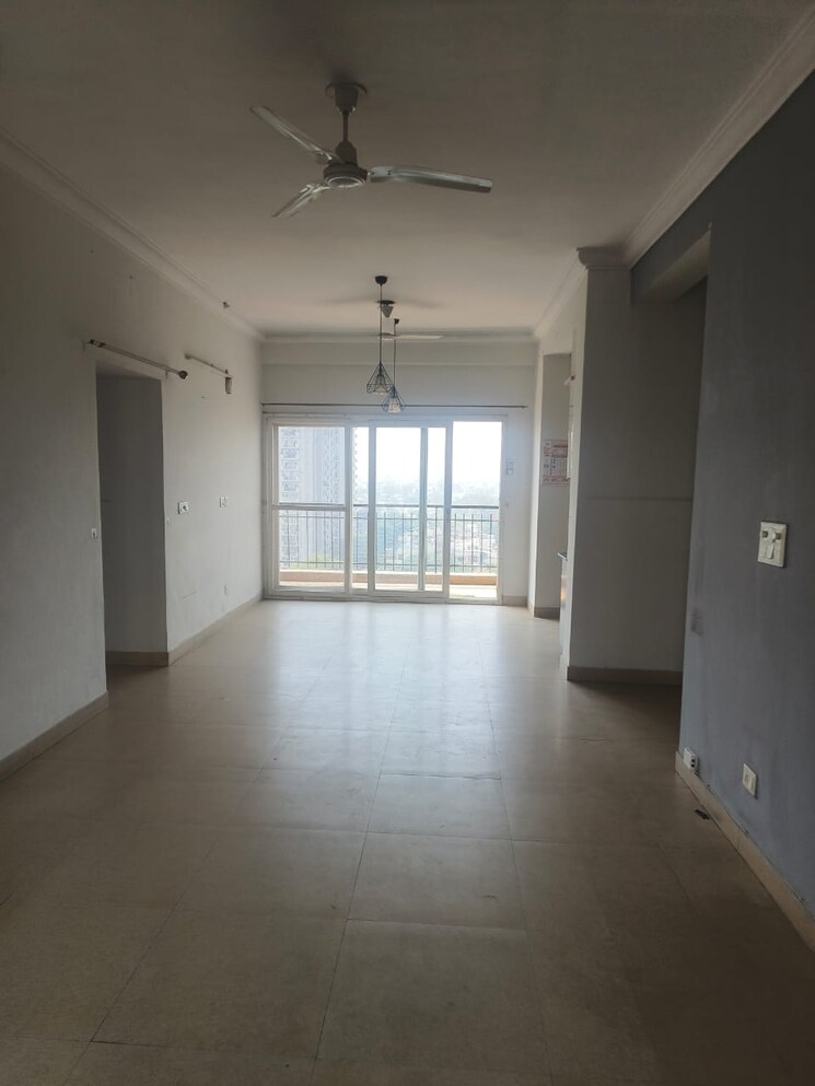 Room, sector 52 3.5 Bedroom 1925 Sq.Ft. Apartment In Sector 52 Noida 8231806