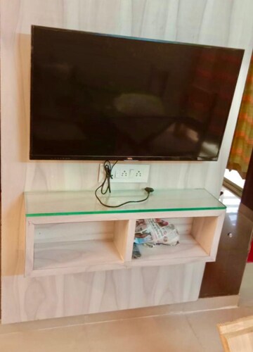 Furnished Amenities in 1.5 BHK Apartment at Patel Nagar – for Rent