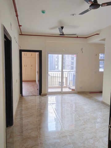 Room in 2.5 BHK Apartment at VVIP Homes Meridian Tower, Sector 4, Greater Noida – for Rent