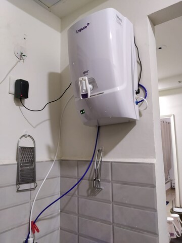 Bathroom in 2.5 BHK Apartment at VVIP Homes Meridian Tower, Sector 4, Greater Noida – for Rent