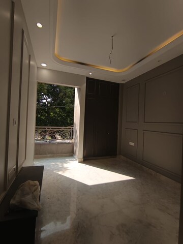 Room in 2.5 BHK Apartment at Paschim Vihar – for Rent
