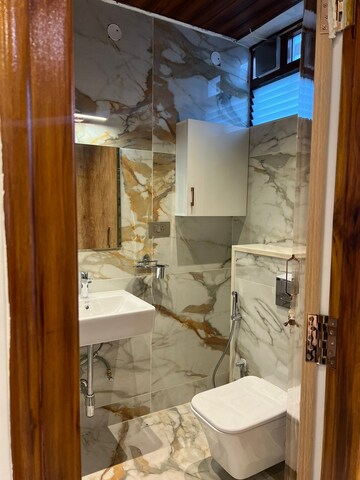 Bathroom in 1 BHK Apartment at Indiranagar – for Rent