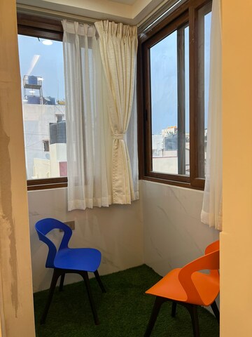 Team Area in 1 BHK Apartment at Indiranagar – for Rent