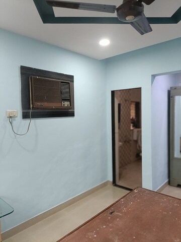 Room in 2.5 BHK Apartment at Ekveera Avenue, Borivali West – for Rent