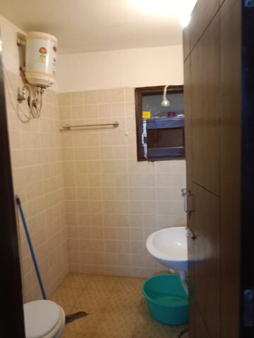 Bathroom in 1 BHK Builder Floor at Vip Road – for Rent