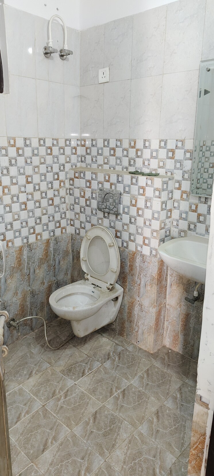 Bathroom, gomti nagar 6 Bedroom 1250 Sq.Ft. Independent House In Gomti Nagar Lucknow 8232352
