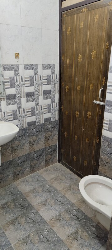 Bathroom in 6 BHK Independent House at Gomti Nagar – for Sale