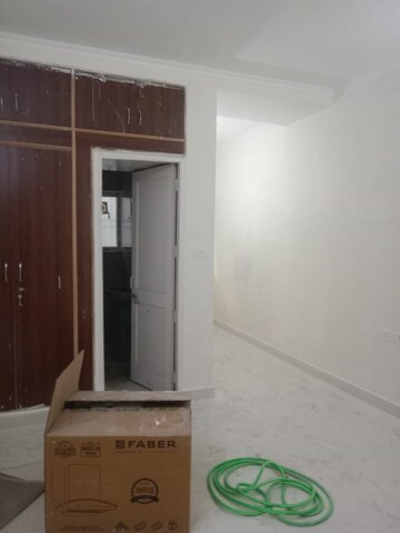 Room in 3 BHK Apartment at Vasant Kunj – for Sale