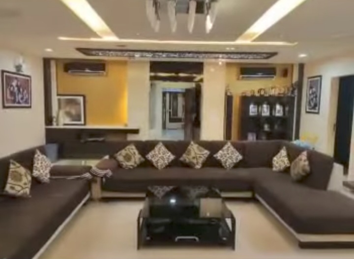 4 BHK + Extra Room Apartment For Sale in Surya Palace