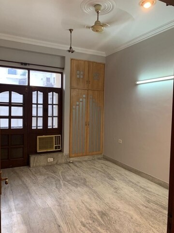 Living Room in 3 BHK Apartment at Sukhdev Vihar – for Rent
