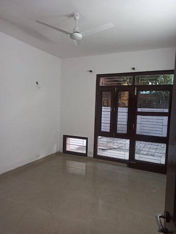 Room in 3 BHK Builder Floor at Unitech South City II, Sector 50 – for Rent